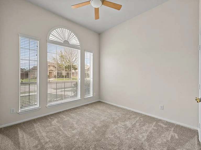 3205 Hamlett Ln — Photo 21