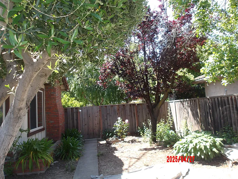 834 Van Dyck Ct — Photo 3