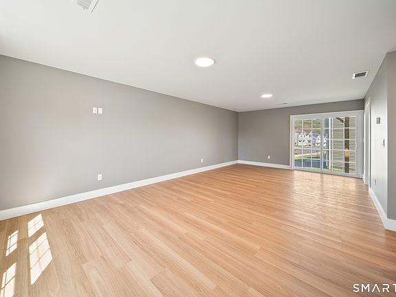 3rd image of 16 Kingsley Court