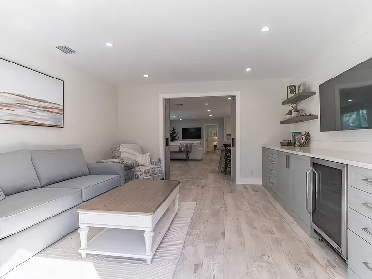 19218 W Indies Cir — Photo 8