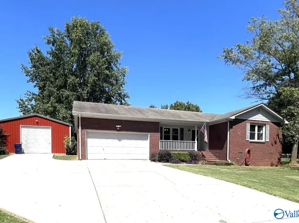 105 Cepha Dr, Hazel Green, AL 35750