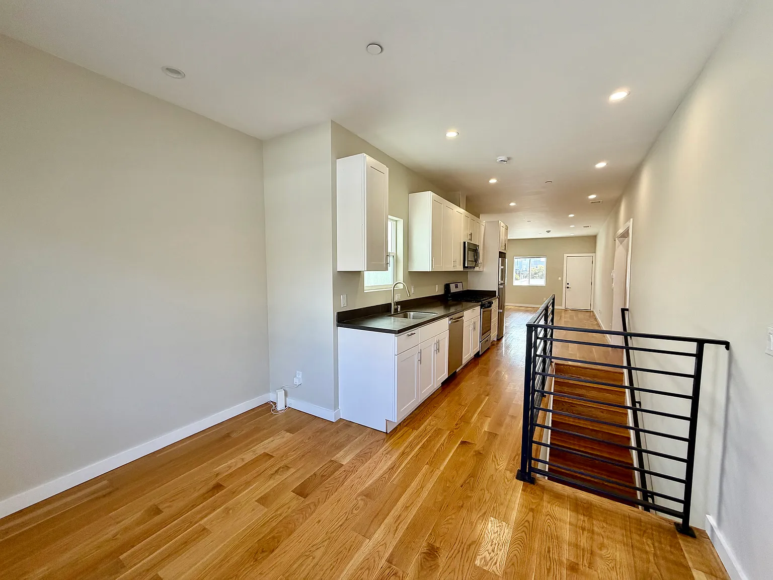 2 bed, 1069 sqft, $4,900 — Photo 4