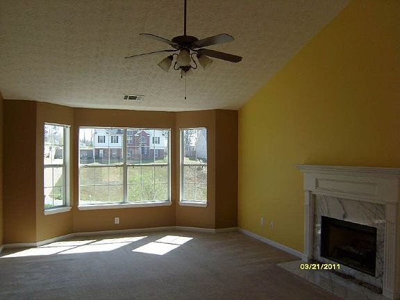 3rd image of 19 Bay Ct