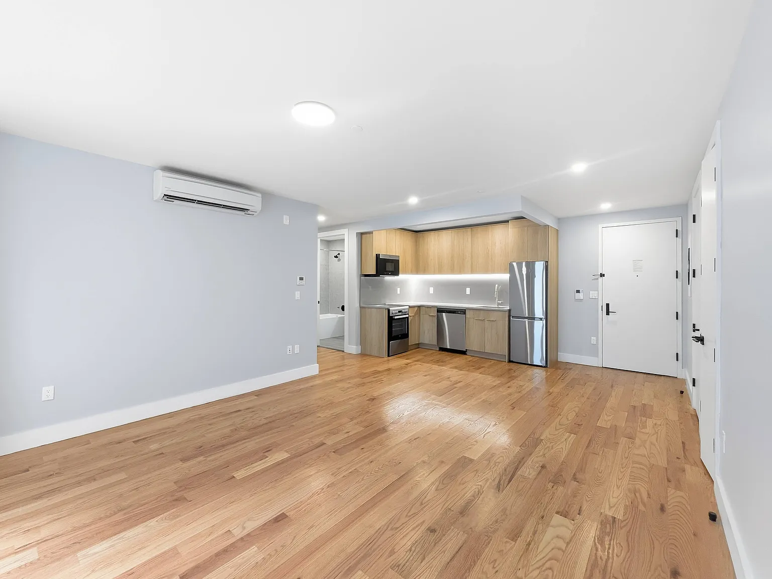 31-61 Vernon Boulevard — Photo 3