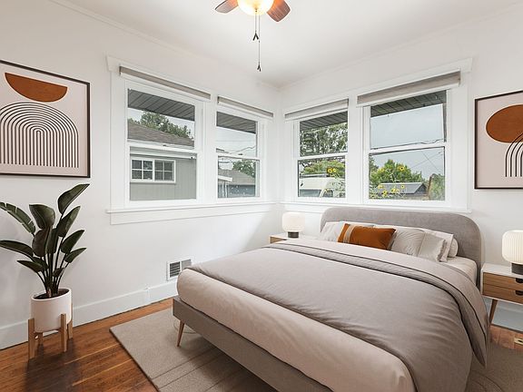 5th image of 661 E Redondo Ave