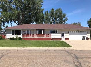 506 Sunnyside Ave, Plentywood, MT 59254