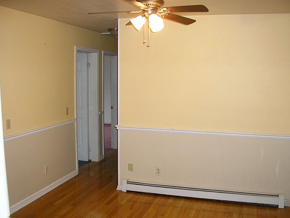 Dining Room w/Hardwd flrs