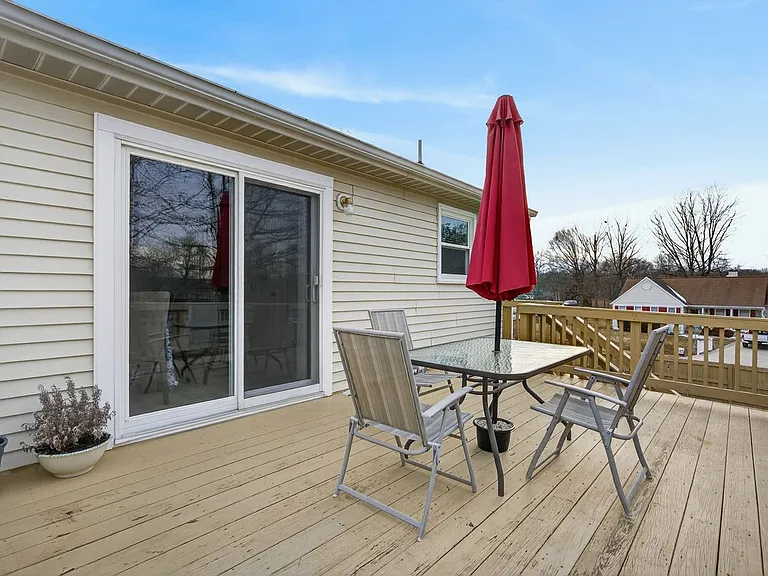 136 Stevens Dr — Photo 37
