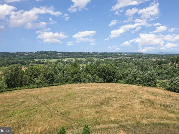 8 Charles Way, Dillsburg, PA 17019