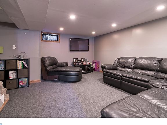 5th image of 704 Beech Ave