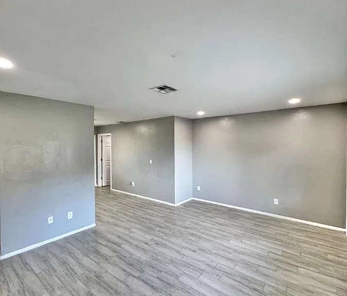 142 Harry Ave S — Photo 5