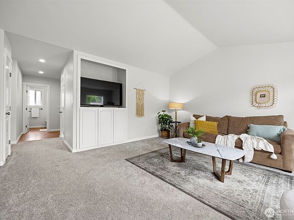 4th image of 103 Woodfield Court