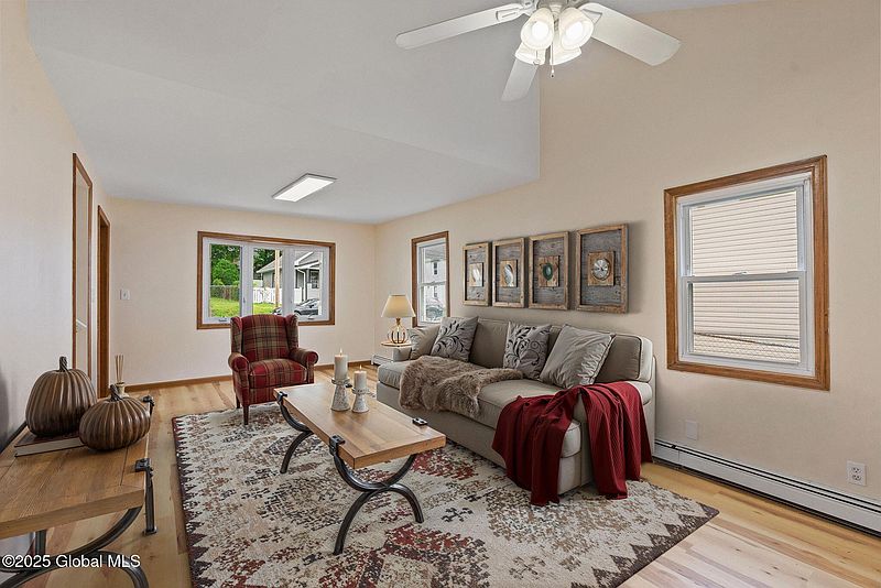 5th image of 11 Packer Avenue
