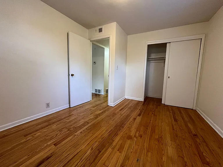 3020 W Fardale Ave — Photo 11