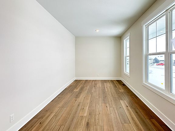 4th image of 3353 Eagle Peak Dr
