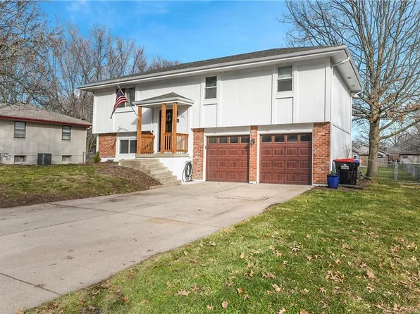 201 14th Ave N, Greenwood, MO 64034