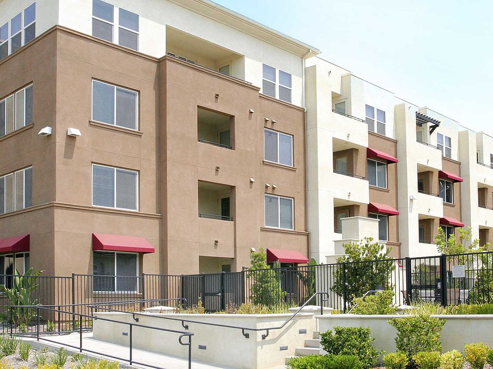 Bella Vista At Warner Ridge Apartments Building