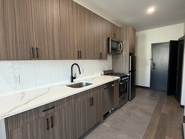 138 Mallory Ave #209 — Photo 3