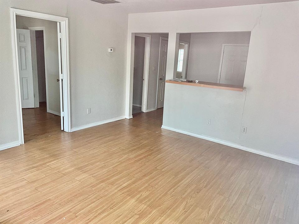 2nd image of 3563 Townsend Dr