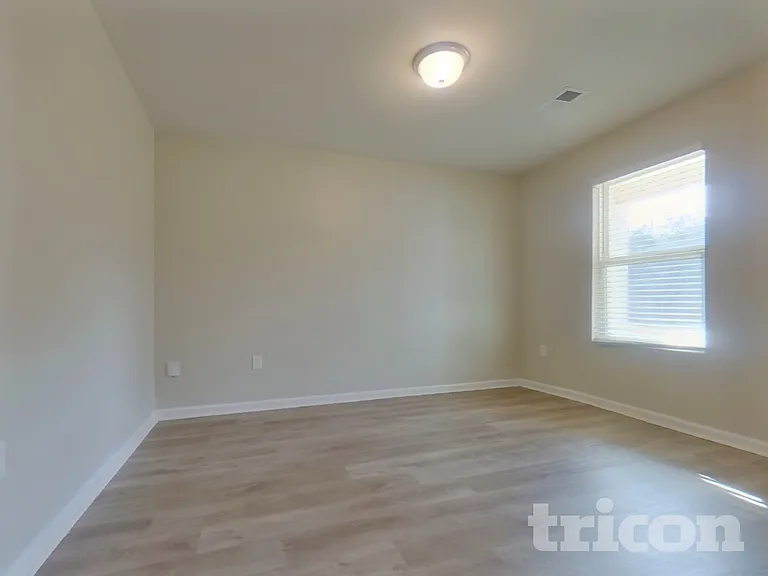 133 Glendale Blvd — Photo 4