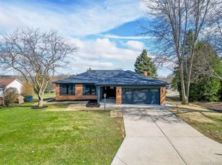 822 Dahlia Ln, Rochester Hills, MI 48307