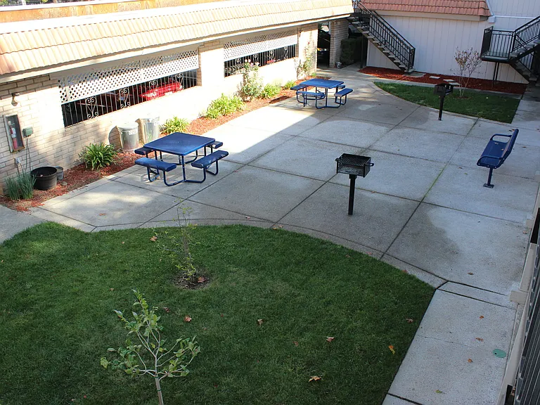 Northrop Apartments — Photo 6