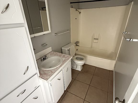 5th image of 2207 Jennifer Dr #7