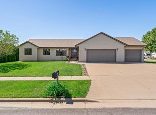 1621 Cliffview Ave, Onalaska, WI 54650
