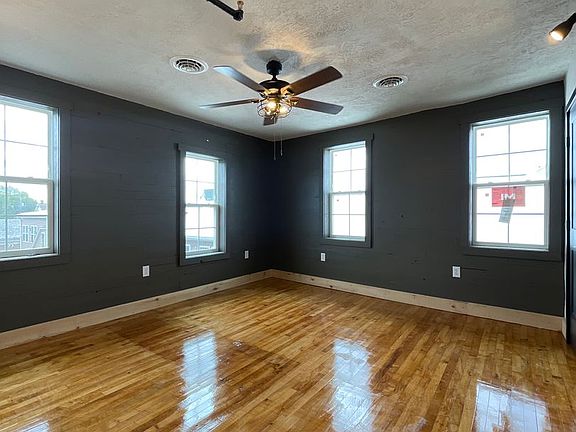 4th image of 372 North St #202