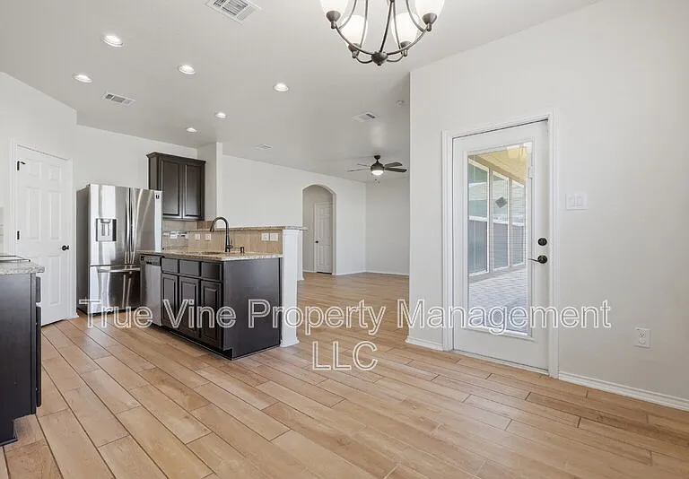 114 Katy Way — Photo 10