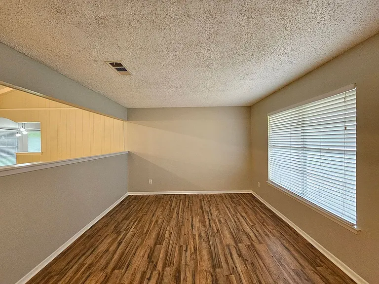 2301 Zinnia Ct — Photo 8