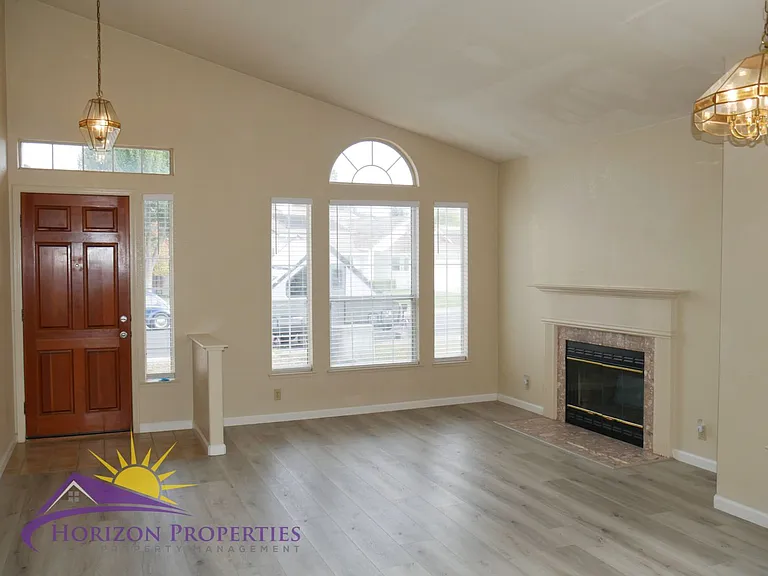 9472 Clementine Way — Photo 2