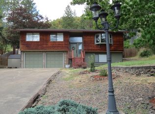3128 NE Monterey Dr, Roseburg, OR 97470