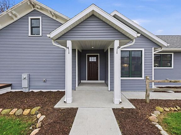 4th image of 413 N Tarrant Road