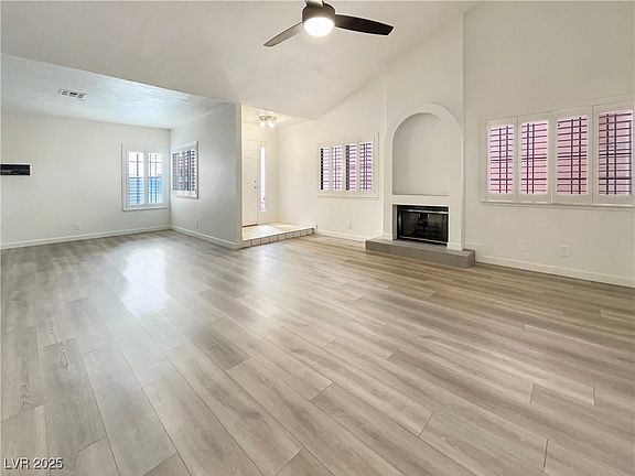 3rd image of 562 Cervantes Dr