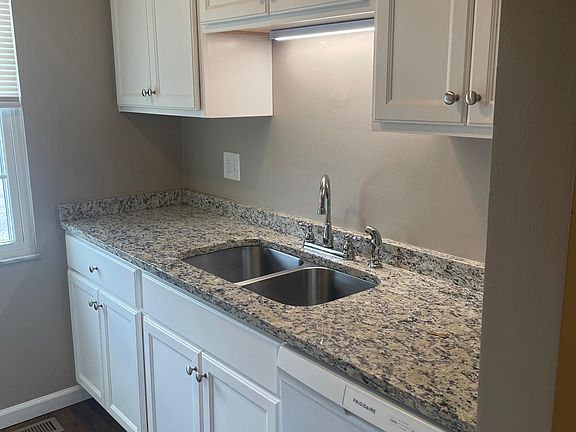 2nd image of 324 Bellford Ct