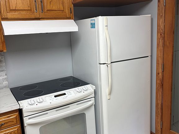 2nd image of 51 Tupper Avenue