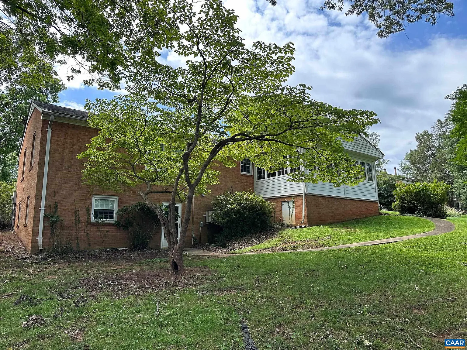 3 bed, 3.0 bath, 2665 sqft, $2,995 — Photo 2