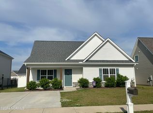1525 Penncross Dr, Greenville, NC 27834