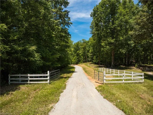 1230 Delta Acres Rd, Sandy Ridge, NC 27046