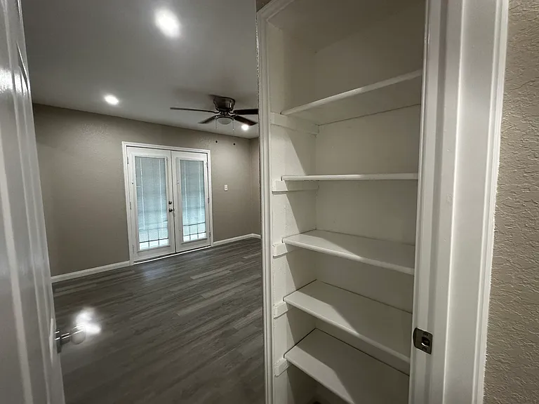 8426 Glen Ct — Photo 32
