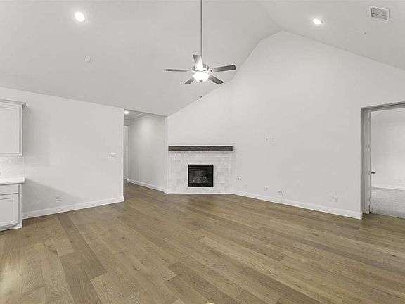 Brighton floor plan by Pacesetter Homes featuring a spacious one-story layout with 4 bedrooms, a pri