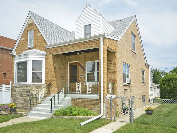 3rd image of 3817 N Pontiac Ave