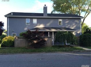 41 Sagamore Hill Dr, Port Washington, NY 11050