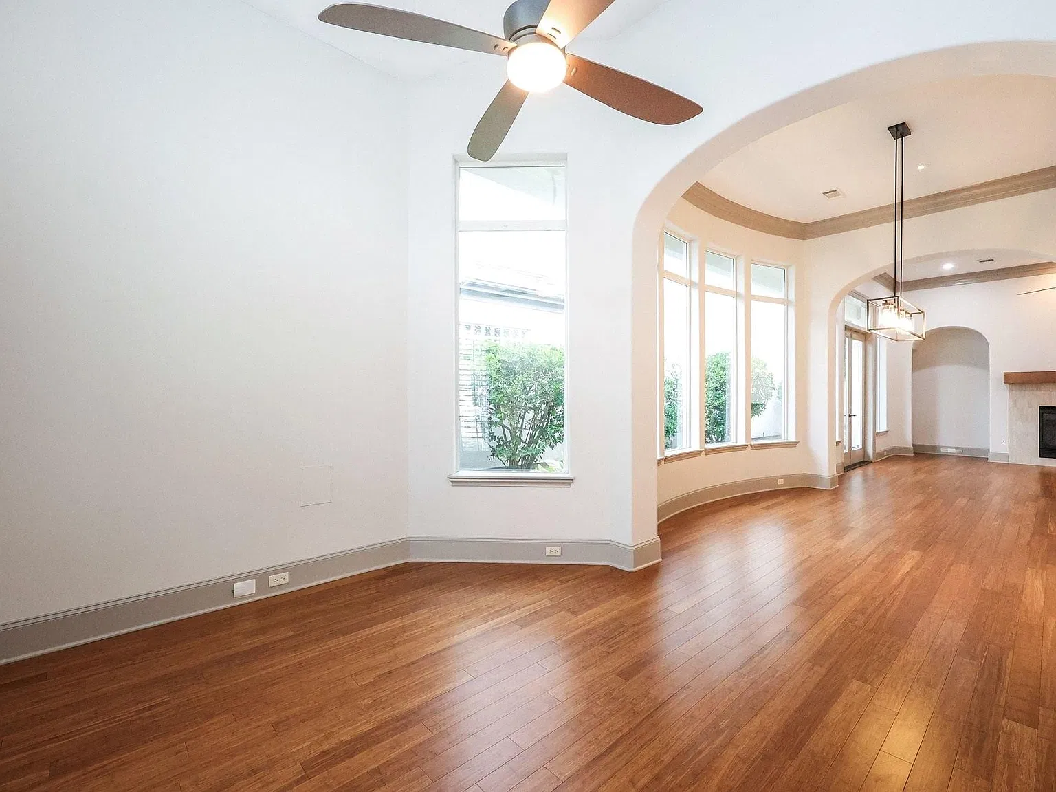 3 bed, 4.5 bath, 3417 sqft, $4,950 — Photo 4