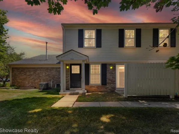 7747 Lake Ridge Dr, Waterford, MI 48327