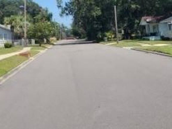 Exterior Neighborhood (street photo)