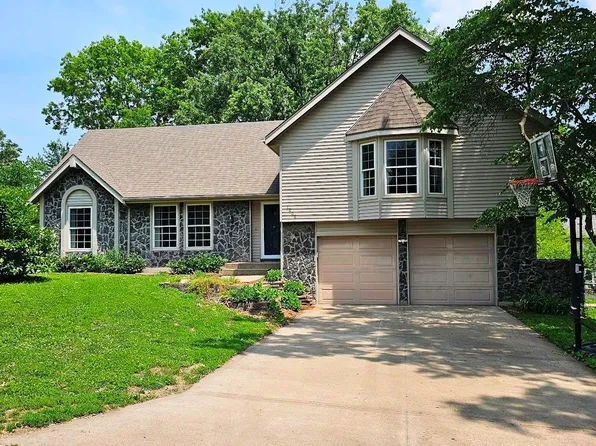 1608 SW 22nd St, Blue Springs, MO 64015