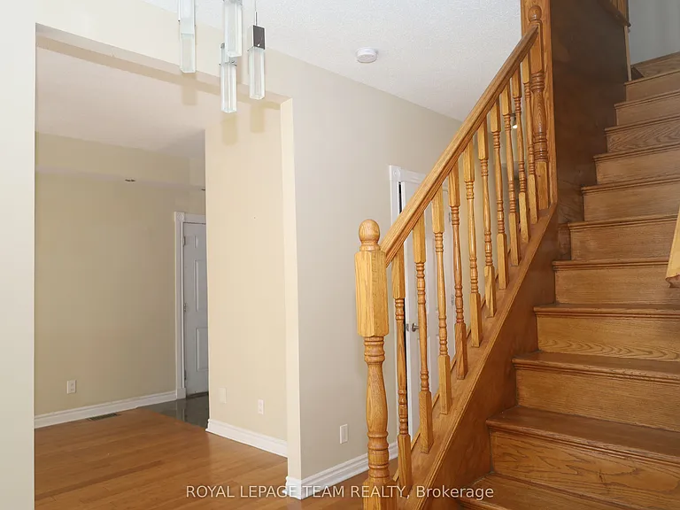 2194 Niagara Dr S — Photo 12