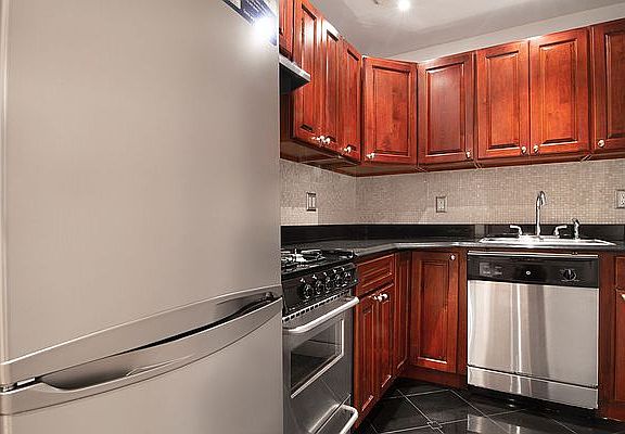 5th image of 145 W 58th St #10J